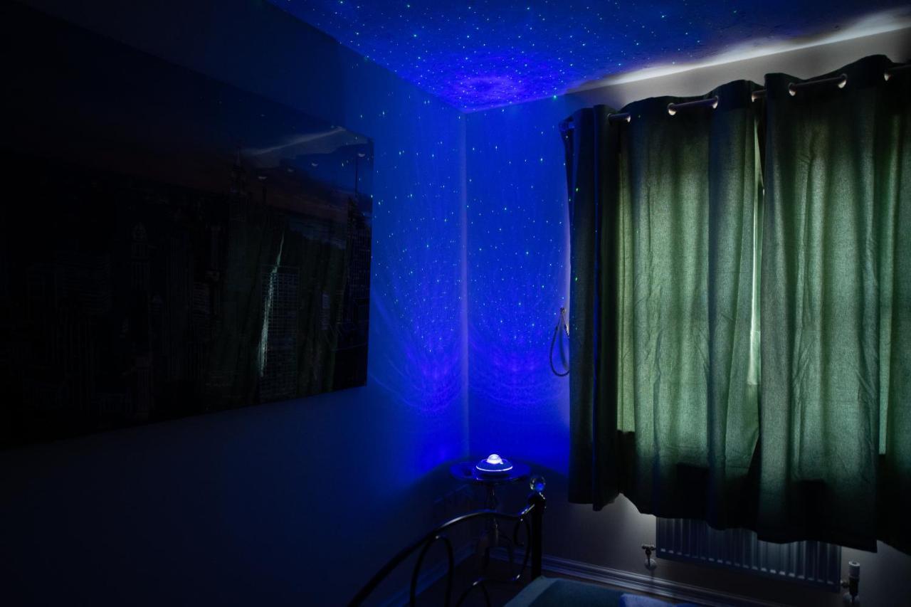 Escape The Matrix - 2 Bed Flat In City Centre With Free Parking Southampton Exterior photo
