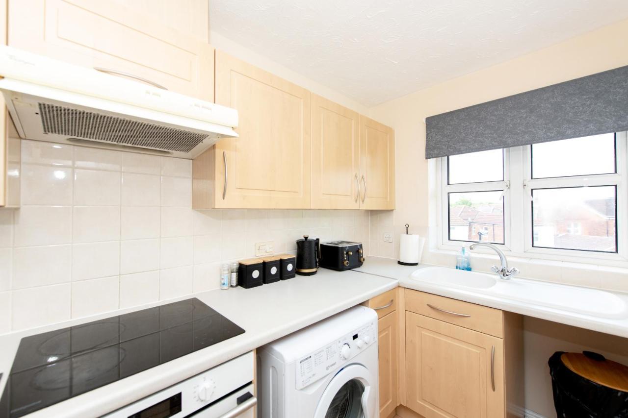 Escape The Matrix - 2 Bed Flat In City Centre With Free Parking Southampton Exterior photo