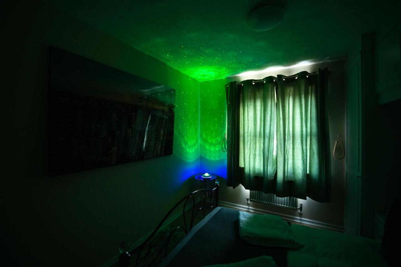 Escape The Matrix - 2 Bed Flat In City Centre With Free Parking Southampton Exterior photo