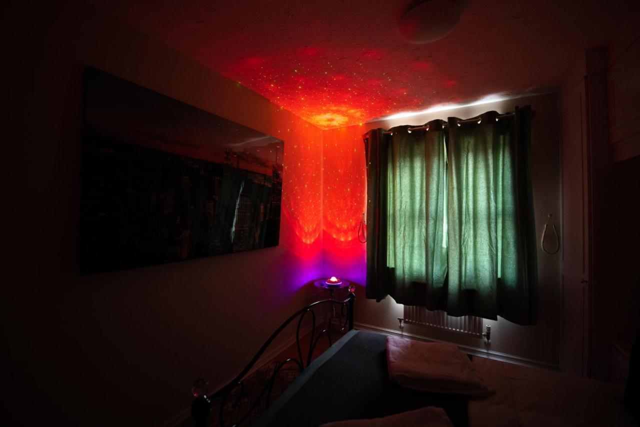 Escape The Matrix - 2 Bed Flat In City Centre With Free Parking Southampton Exterior photo