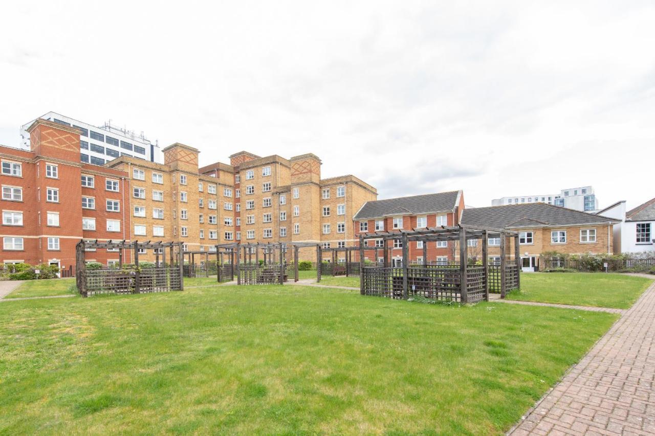 Escape The Matrix - 2 Bed Flat In City Centre With Free Parking Southampton Exterior photo